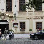 مطعم يو لابوتي، براغ