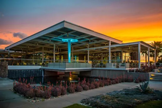 إسينا لاونج آند جريل