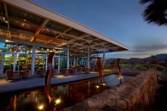 إسينا لاونج آند جريل