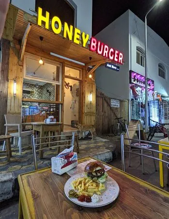 مطعم هوني برجر، دهب