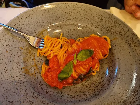 مطعم إنفيتالي إينوتراتوريا، براغ