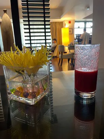 مطعم ذا إكزيكتيف لاونج إم