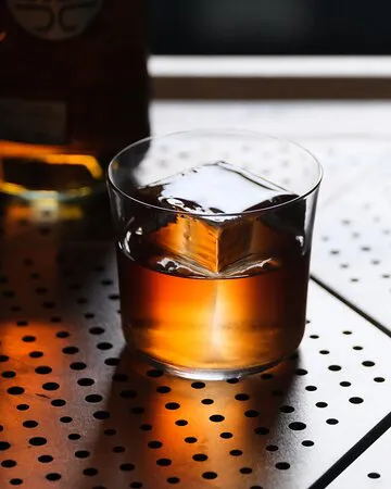 ثلاثة طوابق