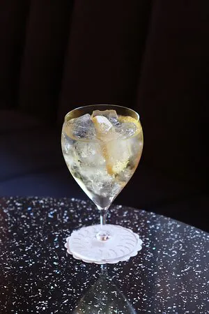 ثلاثة طوابق