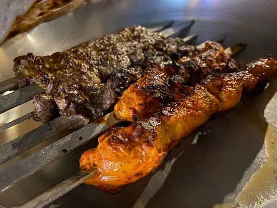 مطعم الشاحوف، الوكرة