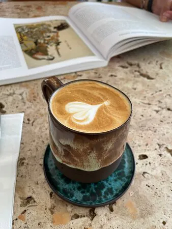 تريو كافيه، فتحية