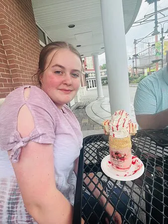 ذا يارد ميلك شيك بار