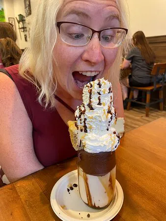 ذا يارد ميلك شيك بار