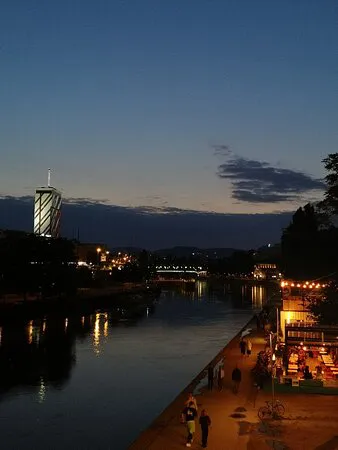 Taste! Food Market Am Donaukanal