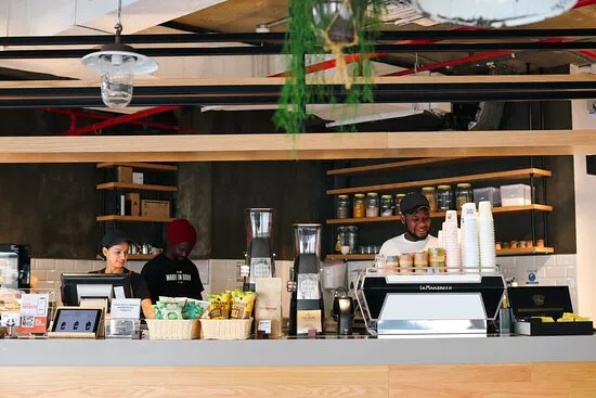 قهوة فلات وايت التخصصية - الهلال