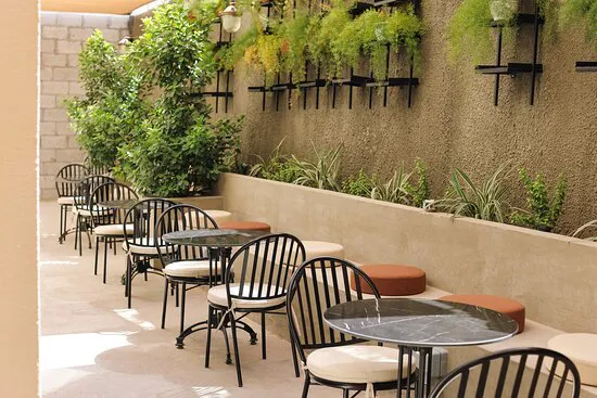 قهوة فلات وايت التخصصية - الهلال