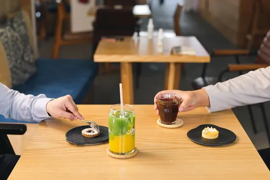 قهوة فلات وايت التخصصية - الهلال