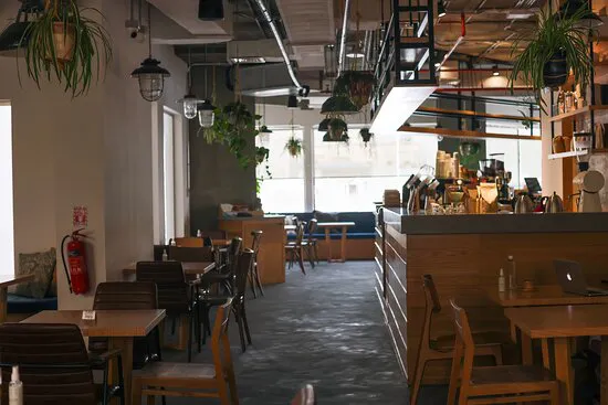 قهوة فلات وايت التخصصية - الهلال