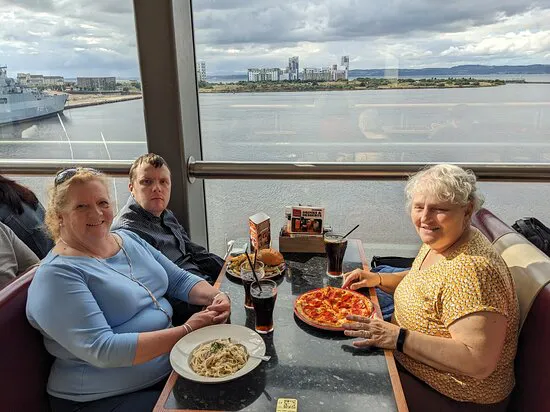 فرانكي اند بيني (إدنبرة أوشن ترمينال)