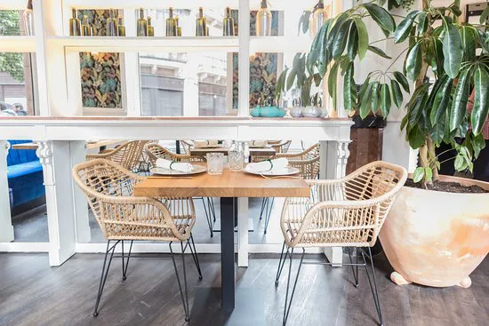 مطعم لوس كوراليس