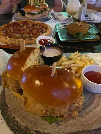 مطعم أوشال، مسقط