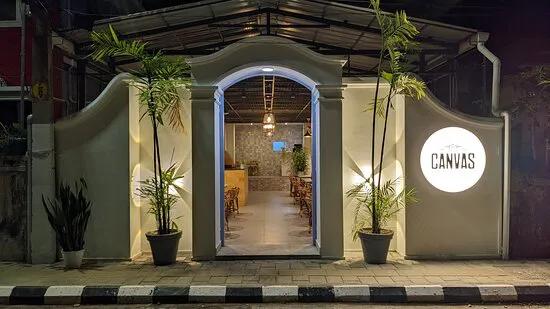 مطعم كانفاس اند بيتزا، كوتشي