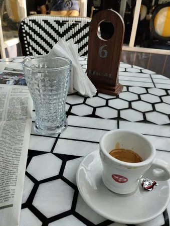 مطعم Alfresco المحلي