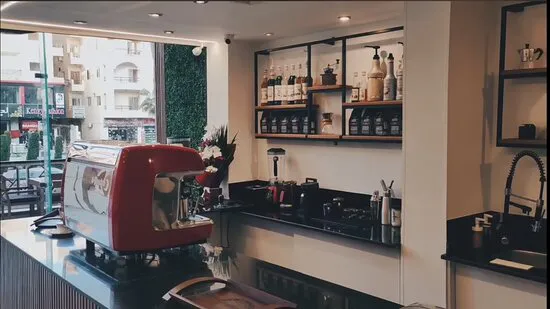 كافيين كارافان كافيه