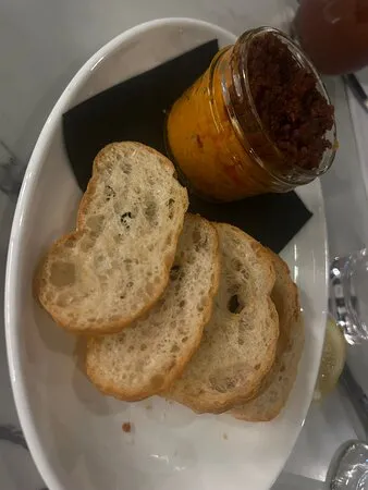 بار ومطعم Iron Rose