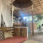 Saltamontes - مقهى وبار الحديقة