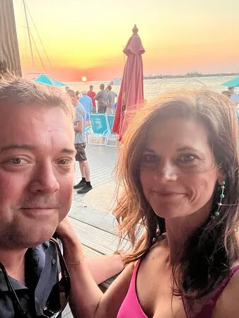 The Sunset Tiki Bar & Grille, الولايات المتحدة الأمريكية