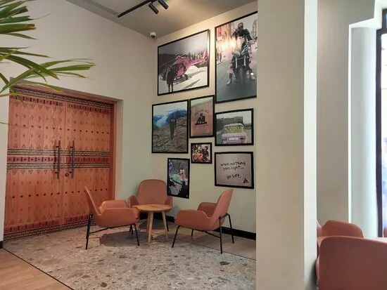 Joe & The Juice (باللغة الإنجليزية).