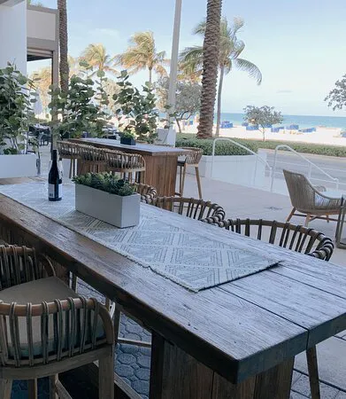 ذا باتيو at Le Marche