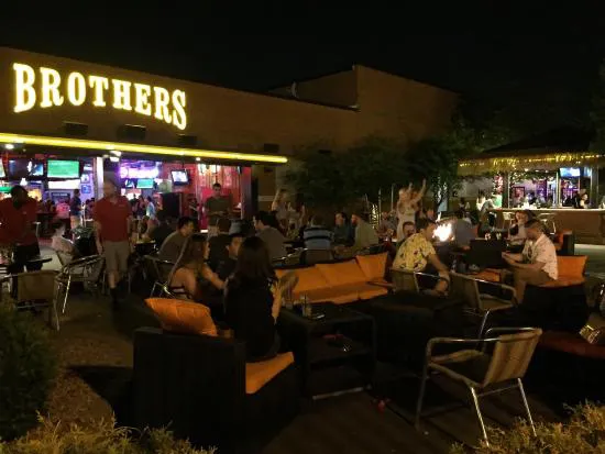 بار ومشاوي Brothers