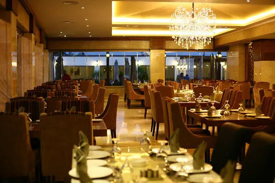 مطاعم ومحلات زوار