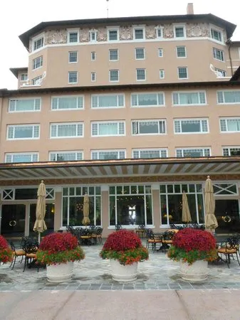 Broadmoor Golf Club غرفة الطعام والشواية