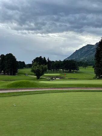 Broadmoor Golf Club غرفة الطعام والشواية