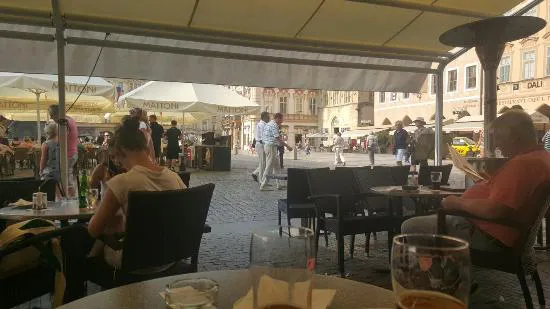 مطعم أو كامنيهو ستولو، براغ