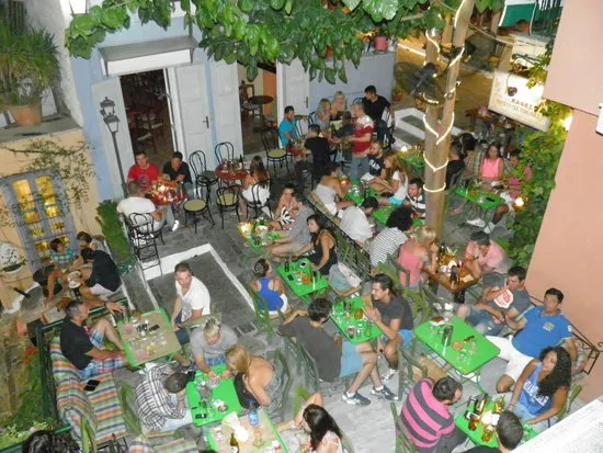 مقهى ومطعم أنافيوتيكا، أثينا