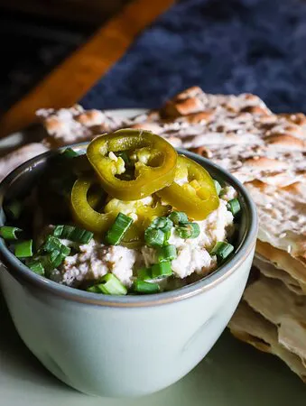 Golden Lyon خمر حانة