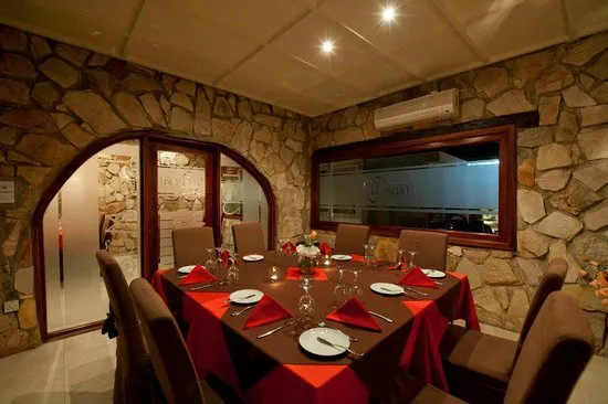 مطعم لو ماست، أكرا - غانا