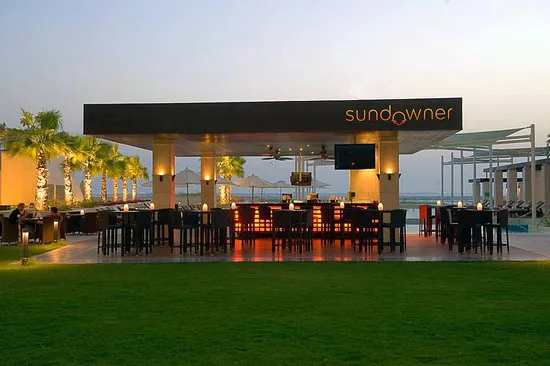 Sundowner Pool Bar
