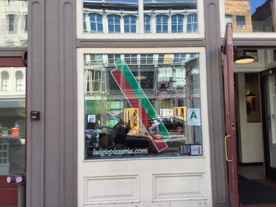 مطعم لويجي للبيتزا