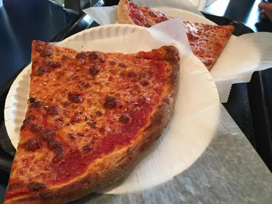 مطعم لويجي للبيتزا