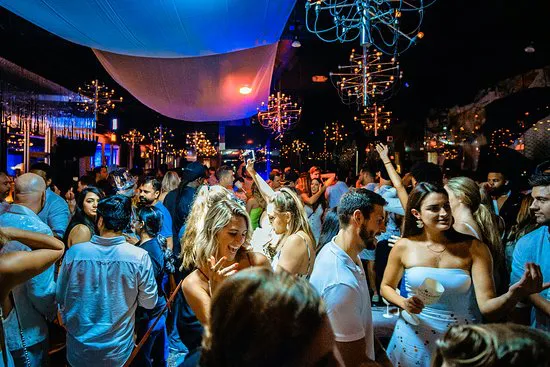 صالة وحديقة الجمهورية