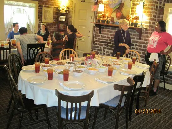 السيدة ويلكس غرفة الطعام