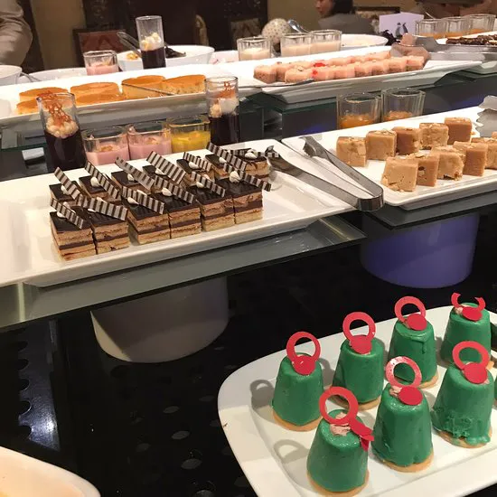 مطعم بخارى، فندق بيرل كونتيننتال