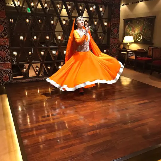 مطعم بخارى، فندق بيرل كونتيننتال