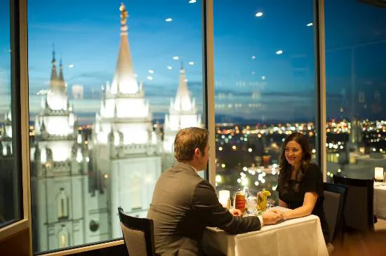 مطعم ذا روف