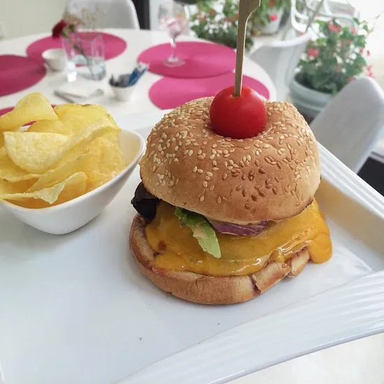 مقهى بار تايسن