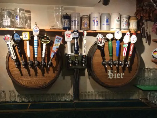 مطعم و بيرجارتن Kaiserhof Restaurant & Biergarten