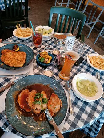 مطعم و بيرجارتن Kaiserhof Restaurant & Biergarten