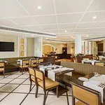 Pavilion, La Place Sarovar Portico