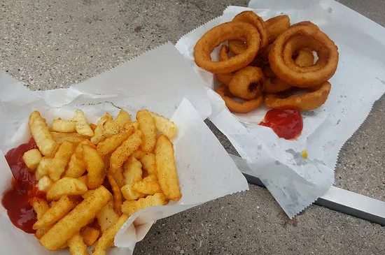 الوجبات الخفيفة والآيس كريم