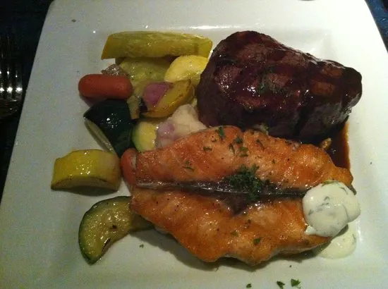 أسماك القرش تحت الماء الشواية